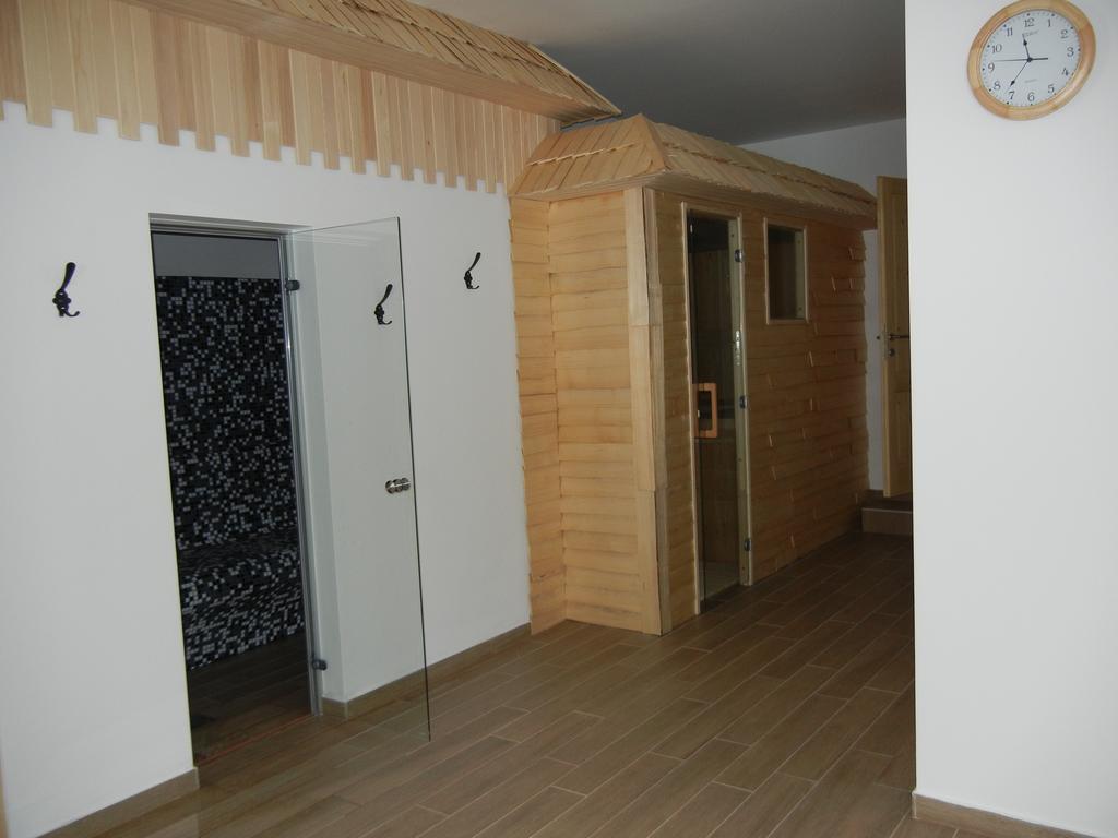Guesthouse Macesen Spodnja Sorica ภายนอก รูปภาพ