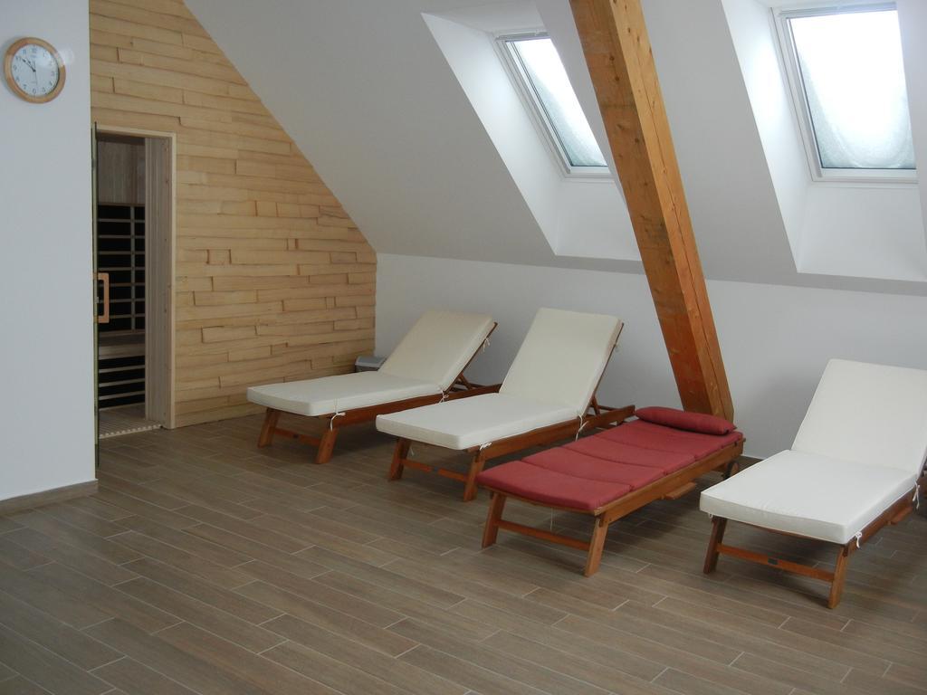 Guesthouse Macesen Spodnja Sorica ภายนอก รูปภาพ
