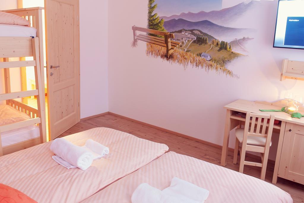 Guesthouse Macesen Spodnja Sorica ห้อง รูปภาพ