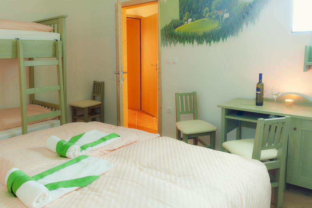 Guesthouse Macesen Spodnja Sorica ห้อง รูปภาพ