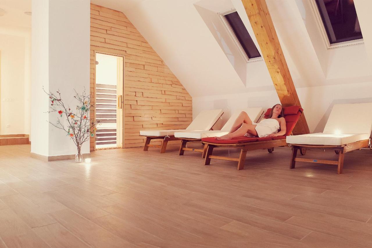 Guesthouse Macesen Spodnja Sorica ภายนอก รูปภาพ